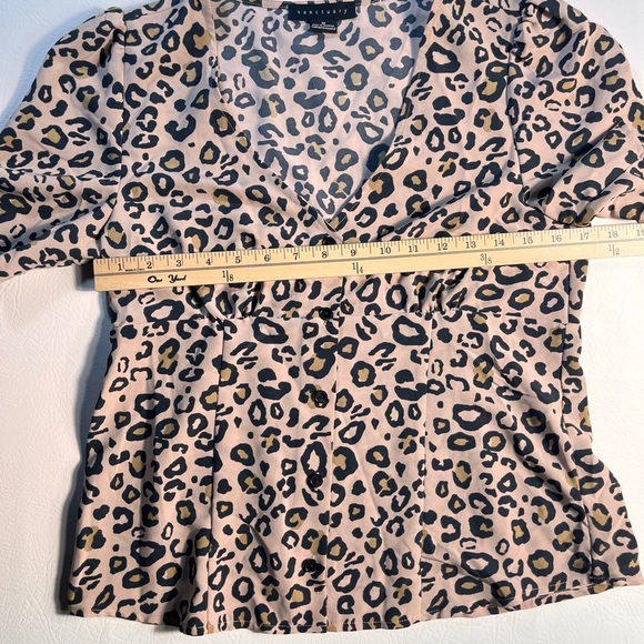 SANCTUARY Leopard PRINT PEPLUM BUTTON-DOWN TOP Medium - Picture 4 of 11